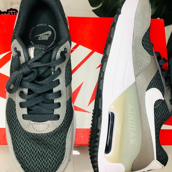 Men’s Nike AirMax - Picture 3 of 7